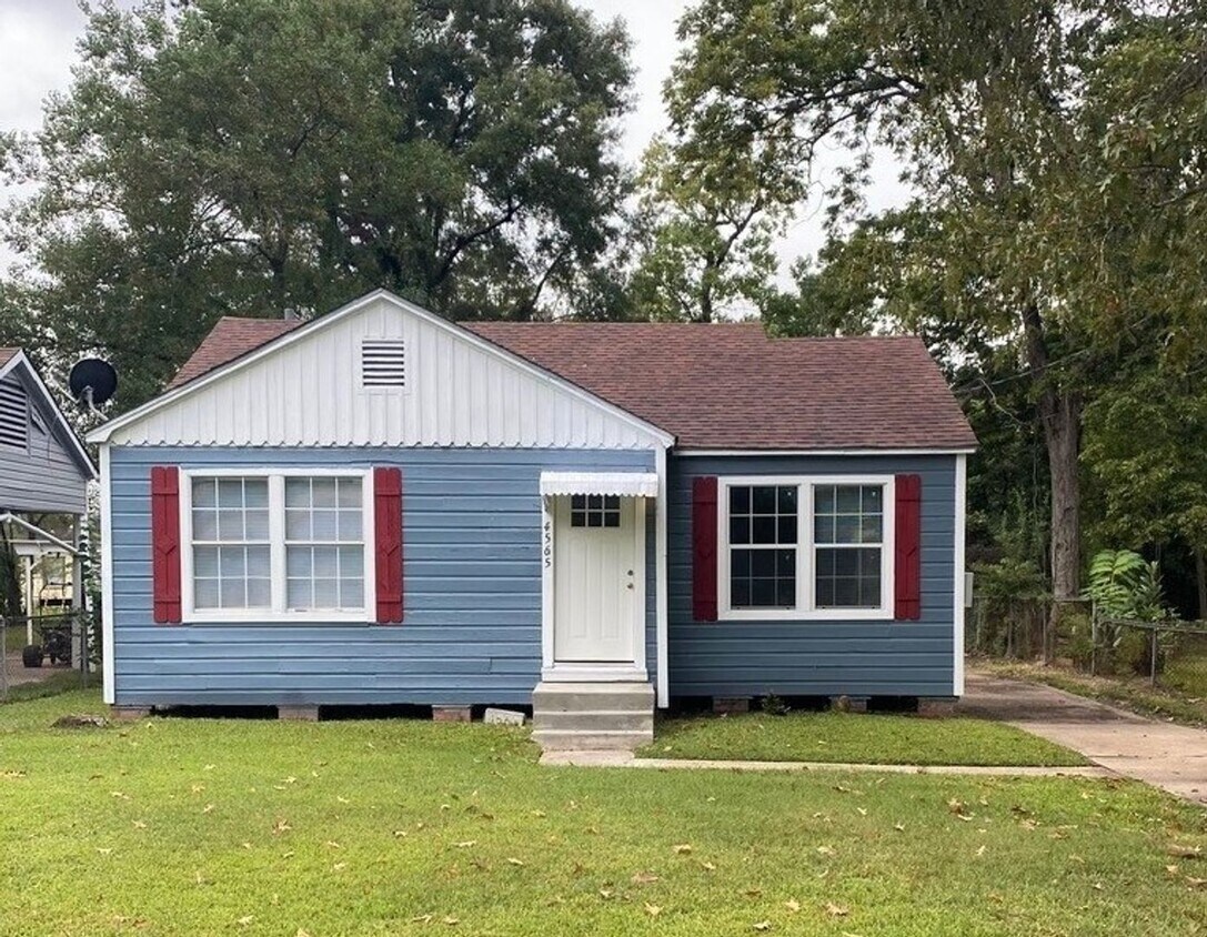 Foto principal - 4565 Detroit Ave