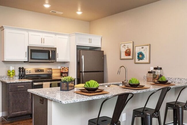 Foto del edificio - $1,700 | 2 Bedroom, 2 Bathroom Condo| Pet Friendly | Available for August 1st, 2026 Move In!