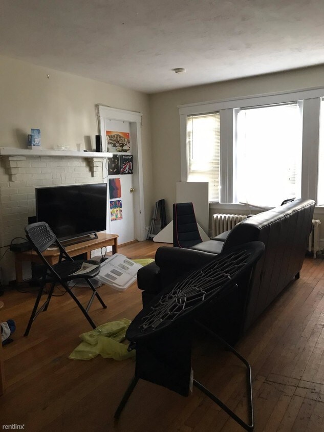 Primary Photo - 7 br, 3 bath Apartment - 264 Foster St