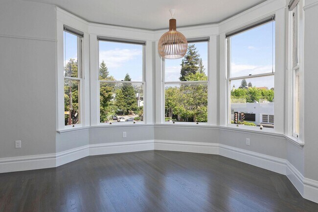 Foto del edificio - Available 2 Bedroom Unit In The Elmwood!