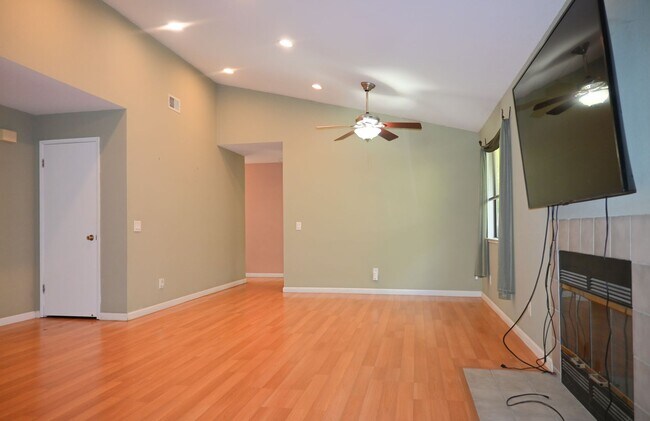 Foto del edificio - Resident Benefit Package Property