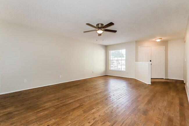 Building Photo - 1909 Chablis Ct