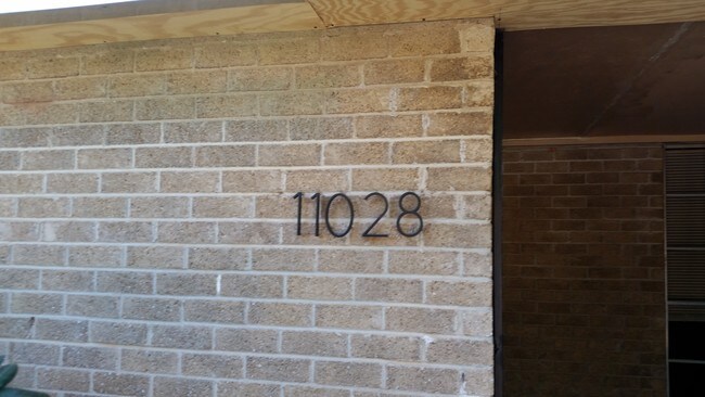 Building Photo - 11028 Springhollow Rd