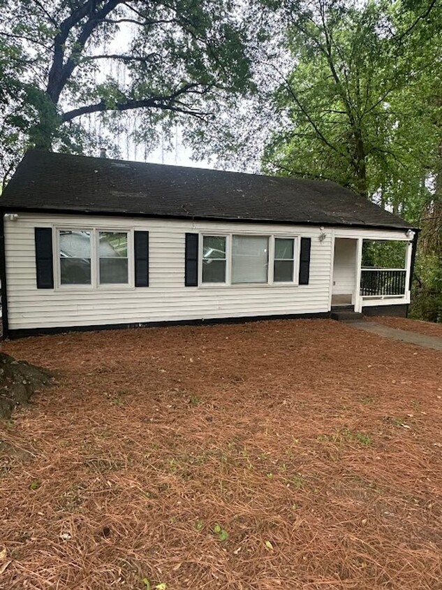 Foto principal - 3 Bed 1 Bath in Atlanta!