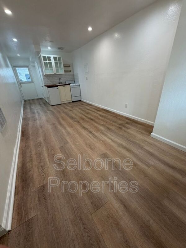 Foto del edificio - 4325B Essex Street