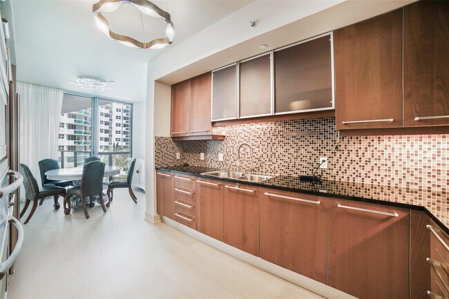 Building Photo - 3101 S Ocean Dr