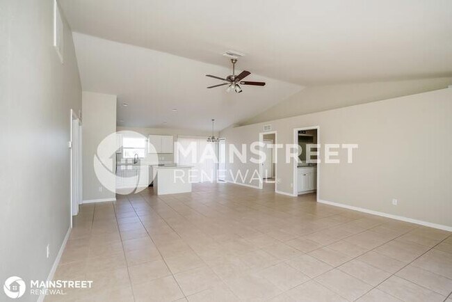 Foto del edificio - 221 NW 25th St, Cape Coral, FL 33993