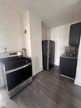 Building Photo - 204 Erie St