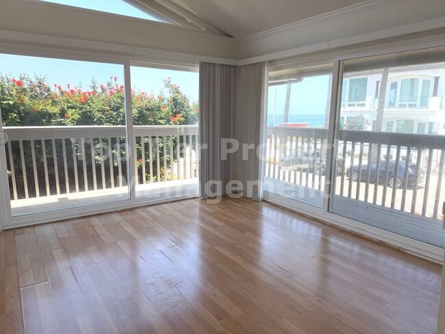 Building Photo - ***Beautiful Oceanfront 3 bed, 2 bath, 2,076 sqft House in Carlsbad Village - Available 06/15***