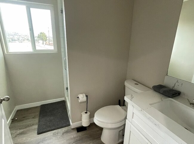Foto del edificio - 5354-5356 E Falls View Dr