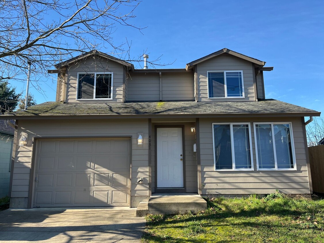 Primary Photo - 3-Bed, 2.5-Bath Pet-Friendly Home with Lar...