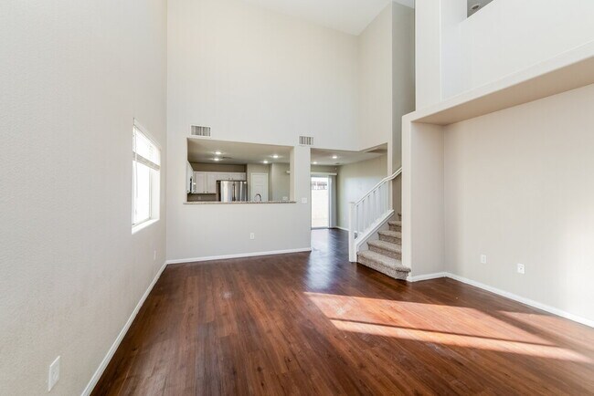 Foto del edificio - 8104 Finch Feather St