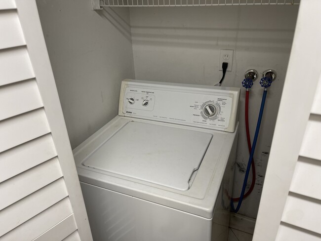 Washer/Dryer in unit - 10151 NW 35th St