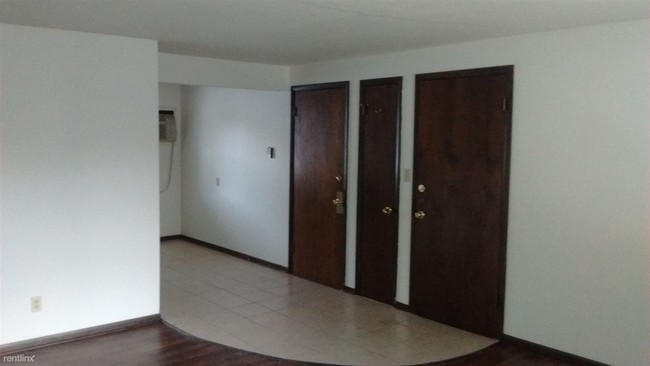 Foto del edificio - 30 W Cook St