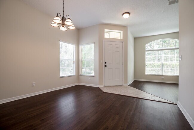 Foto del edificio - 2646 Lake Cora Rd
