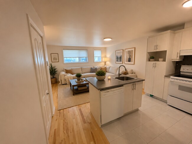Building Photo - 7350 Av 18E