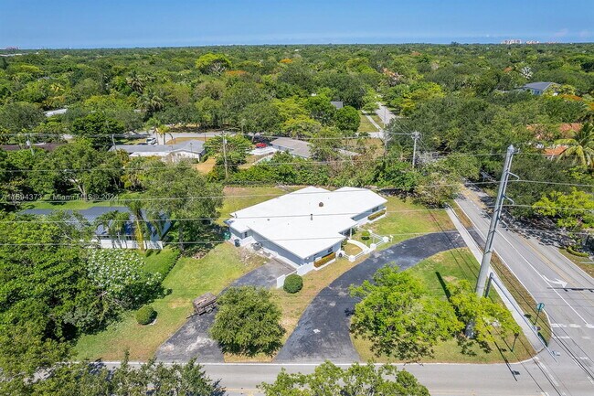 Foto del edificio - 8145 SW 128th St