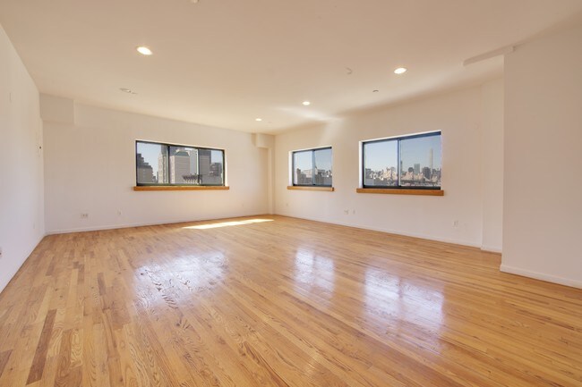Main Office 1 - 3945-3949 Crescent St