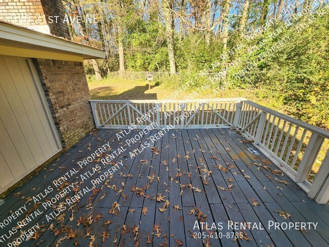 Building Photo - 320 21st Ave NE