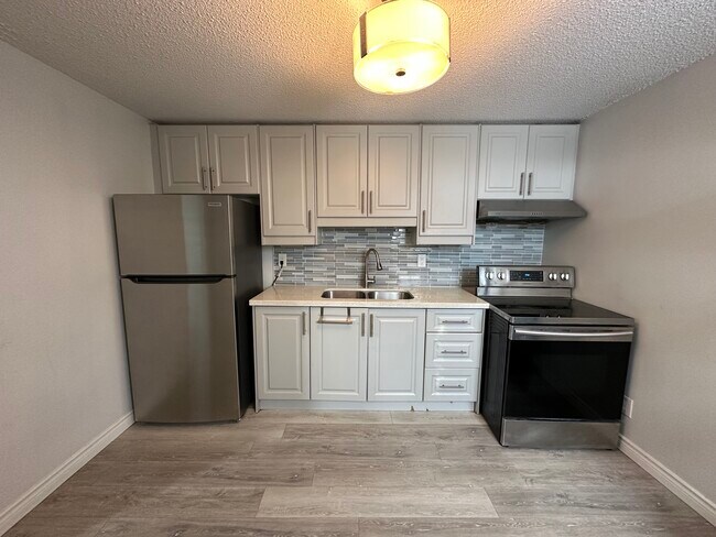 Building Photo - Charming Basement in Desirable Stevenson Area! (2 Bed, 1 Bath)