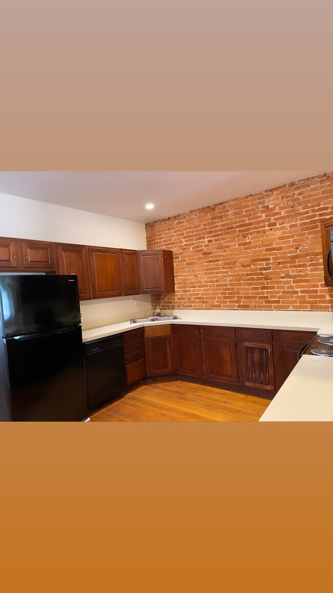 Área de cocina - 1215 W 7th St