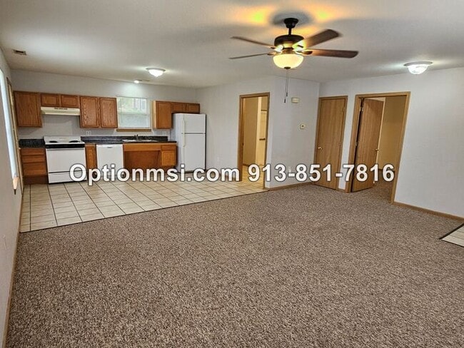 Building Photo - Main level living!