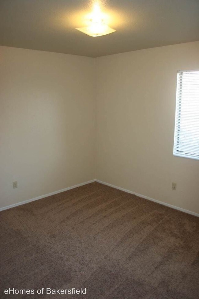 Building Photo - 8600 White Rock Dr