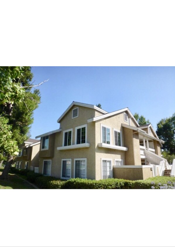 115 Greenfield, Irvine, CA 92614 Condo for Rent in Irvine, CA