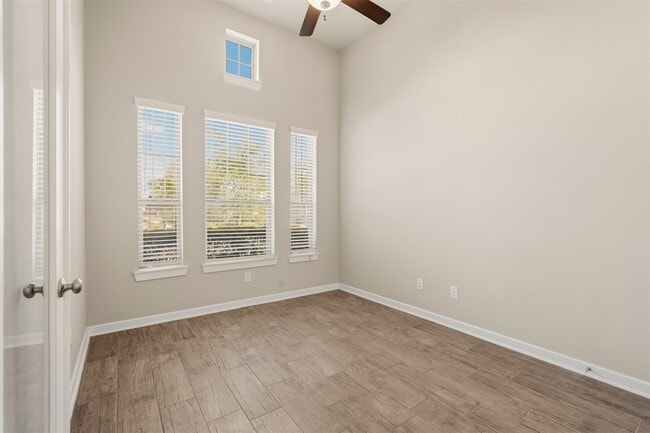 Foto del edificio - 1227 Carswell Grove Dr