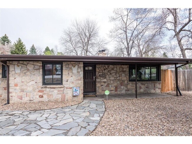 Foto del edificio - Modern 4BR Lakewood Home on Nearly Half an...