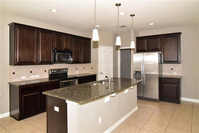 Building Photo - 16116 Hawthorne Heights Trail