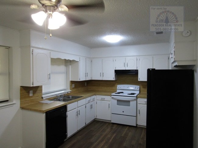 Building Photo - 711 Charlotte Circle