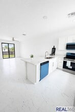 Building Photo - 2416-2418 Xelda Ave N