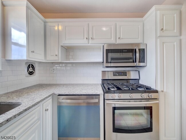 Foto del edificio - 741 Bloomfield Ave