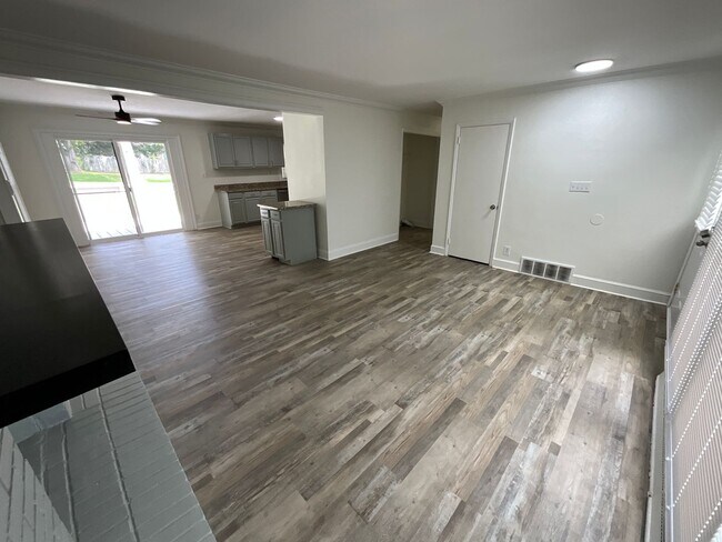 Foto del edificio - 4026 Sedgewood Ln
