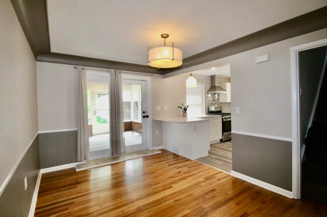 Building Photo - 3893 Mantell Ave