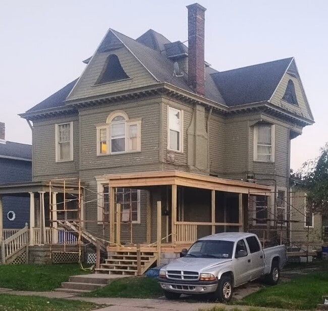 Foto del edificio - 120 E Wallace Ave