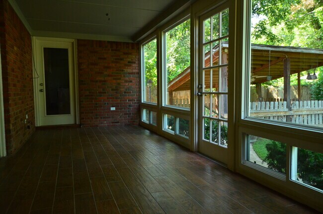 Foto del edificio - 1105 W Brooks Street
