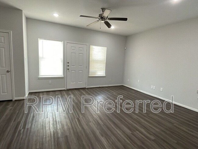 Building Photo - 4215 Davenport St