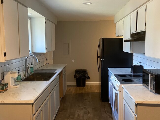 Building Photo - 1615 4th St