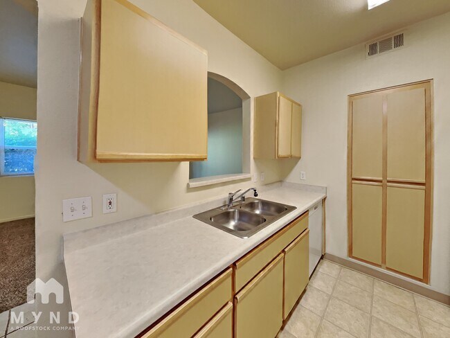 Foto del edificio - 6850 Sharlands Ave.