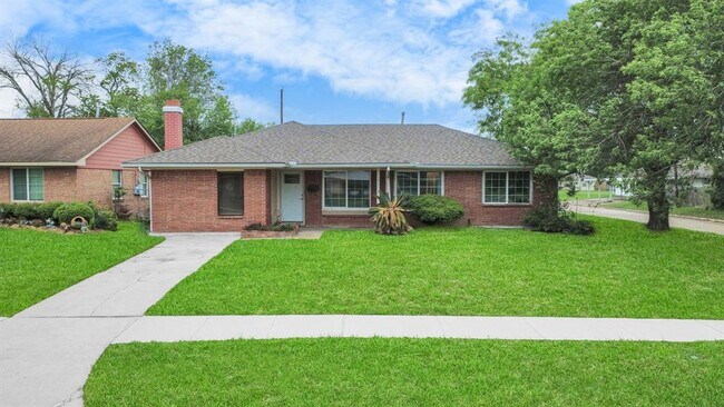 Foto del edificio - 3111 Tanglebriar Dr