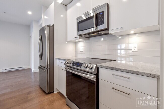 Photo du bâtiment - Modern 2 Bedroom, 2 Bathroom Condo for Rent at The Wesley in Langley