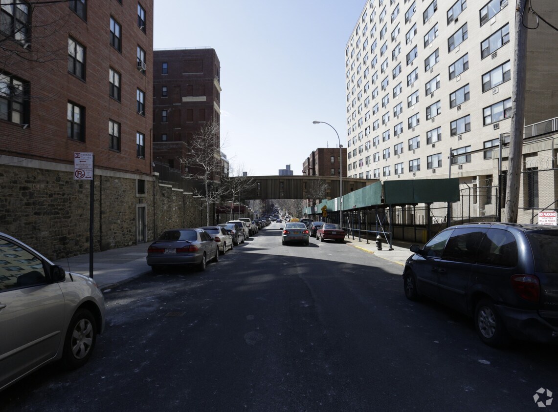 Foto del edificio - 1205 Findlay Ave