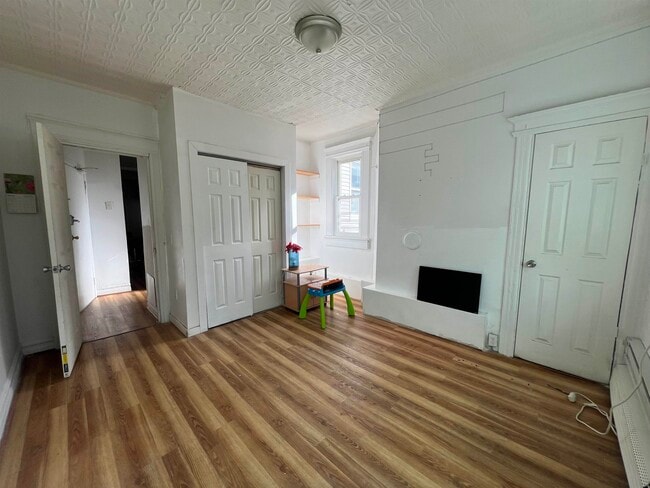 Foto del edificio - 69 Clarke Ave