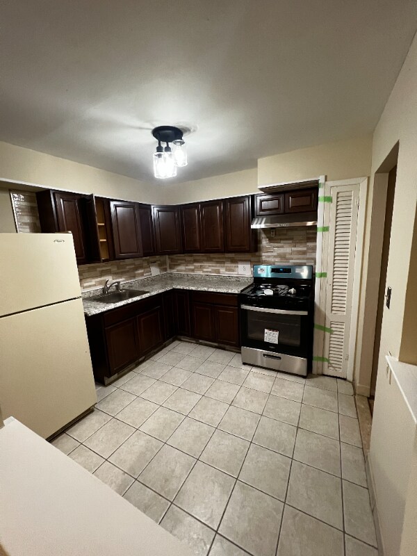 Primary Photo - 1062 E 81st St
