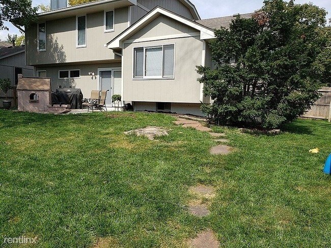 Building Photo - 4 br, 2.5 bath House - 805 Evergreen Drive