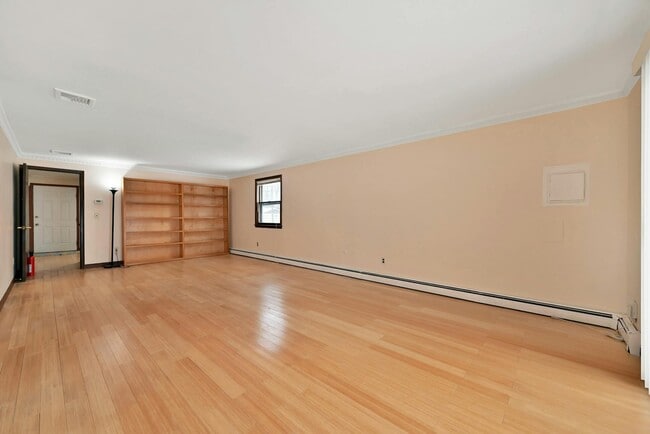 Building Photo - 27 Beech St