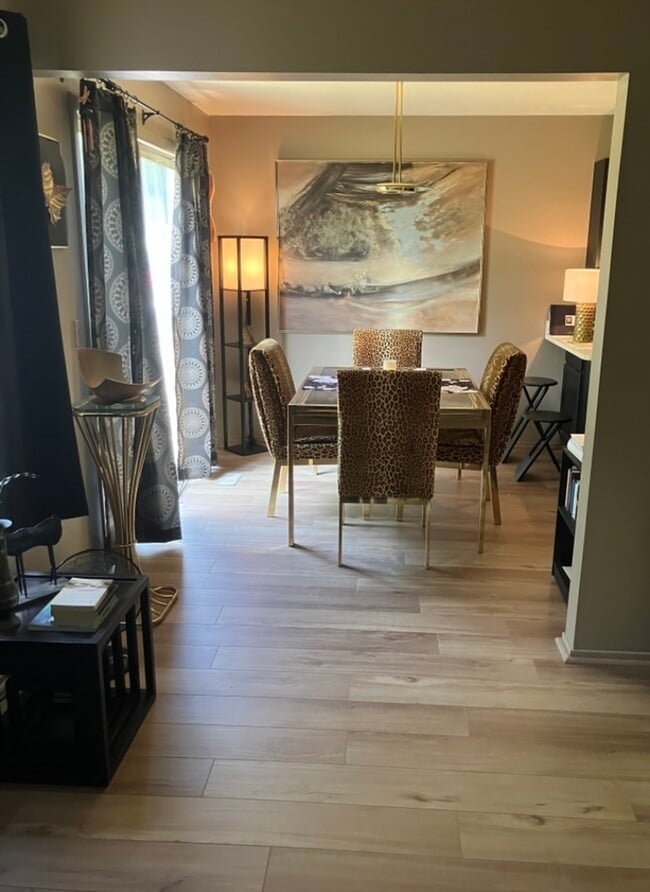 Building Photo - 6431 Deerhurst Dr