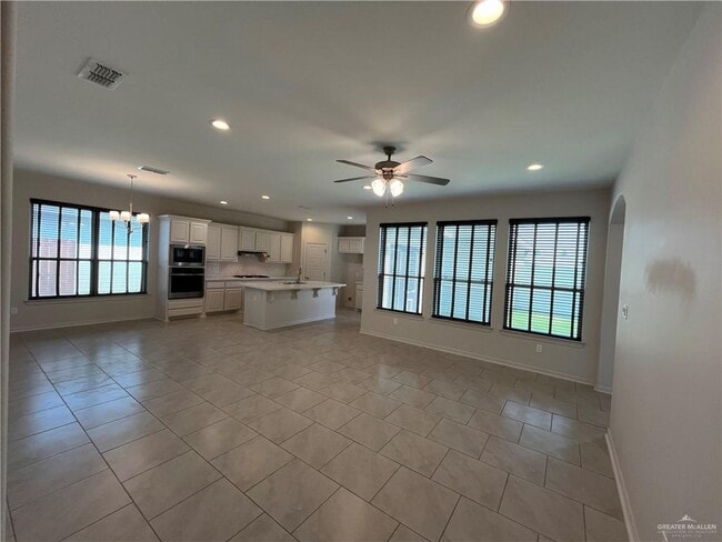 Building Photo - 20 Oriole Dr